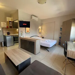 Q Luxury Perea Center Apartment Peraía